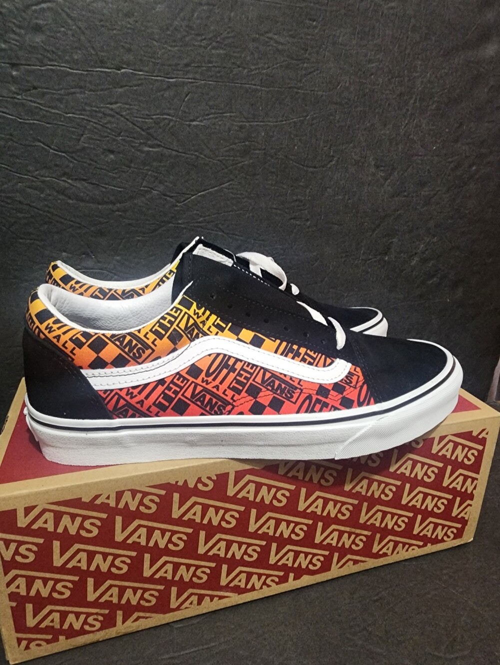 NEW! VANS Old Skool Logo Flame Unisex Sneakers Women 11/Men 9.5